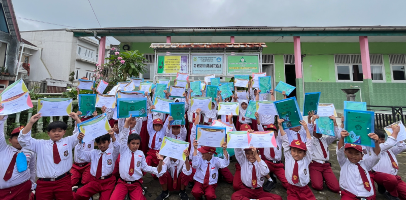 Penyerahan Reward  Prestasi Siswa
